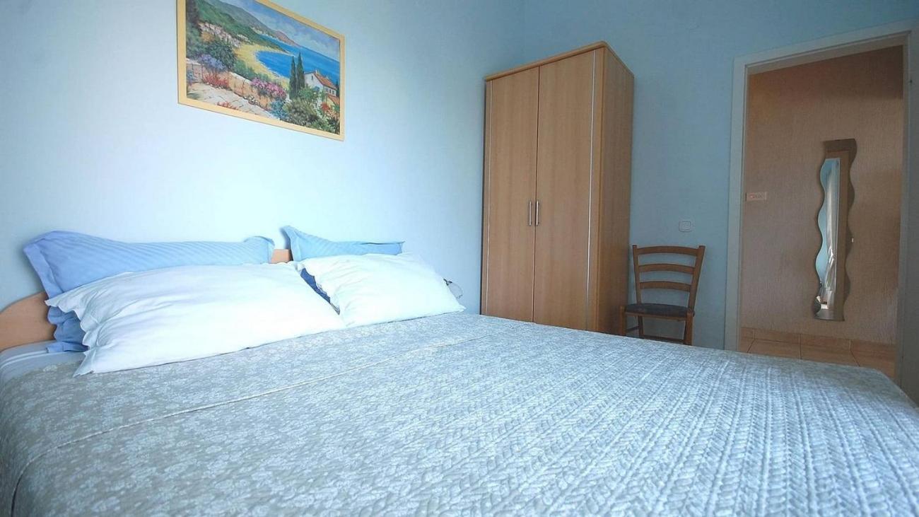 Apartments With A Parking Space Kremenici, Krk - 21724 Sveti Vid-Miholjice الغرفة الصورة